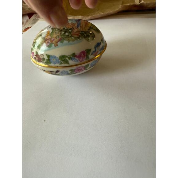 Lenox Egg Collectible Easter Egg 1990 "Gathering Memories" - Picture 6 of 7